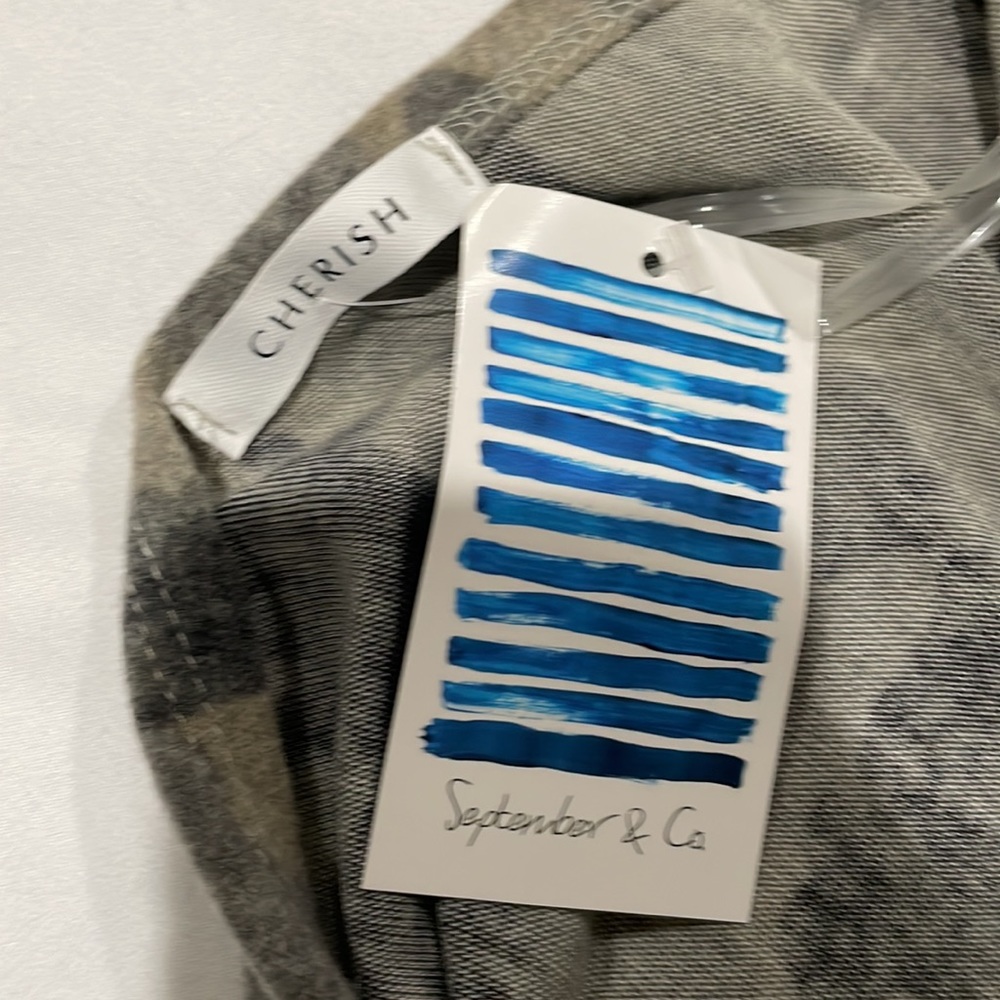 Open-back sweater. - Picture 6 of 7